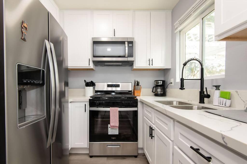 Lovely 3bedroom With Free Parking On Premise Appartamento *